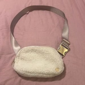 Sherpa Lululemon belt bag